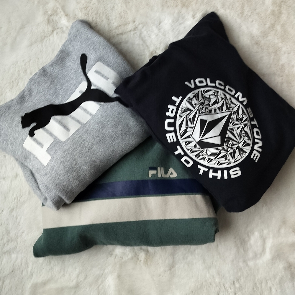 FLASH SALE🔥🔥Boys Hoodies Bundle Volcom Black Hoodie with White Logo
